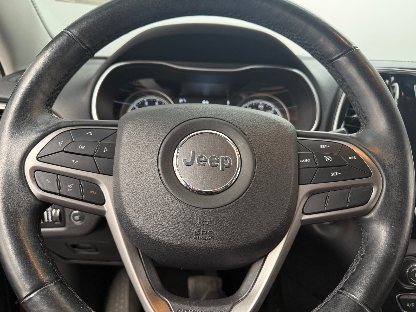 Thumbnail: 2019 Jeep Cherokee - 4