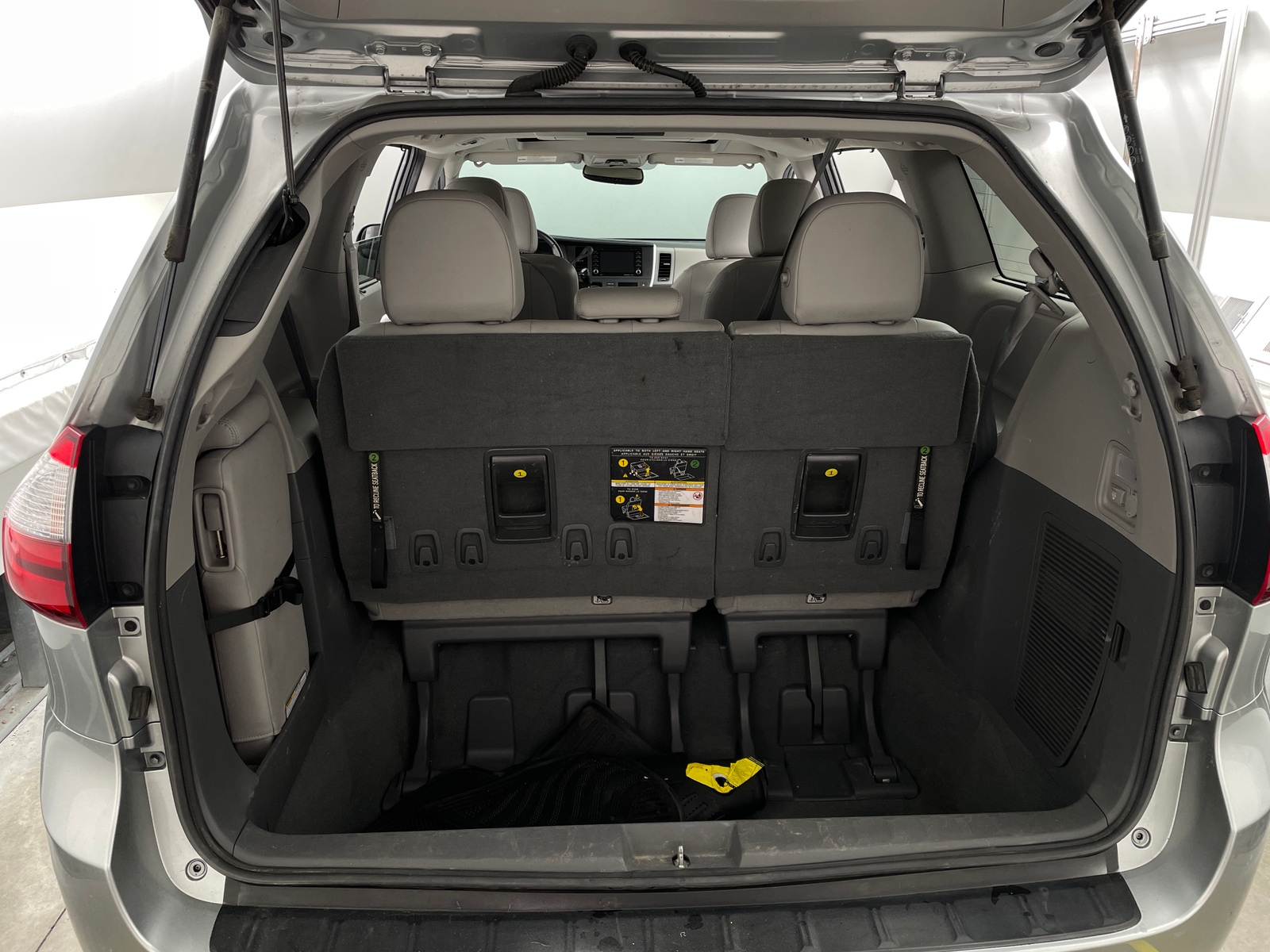 Thumbnail: 2020 Toyota Sienna - 6