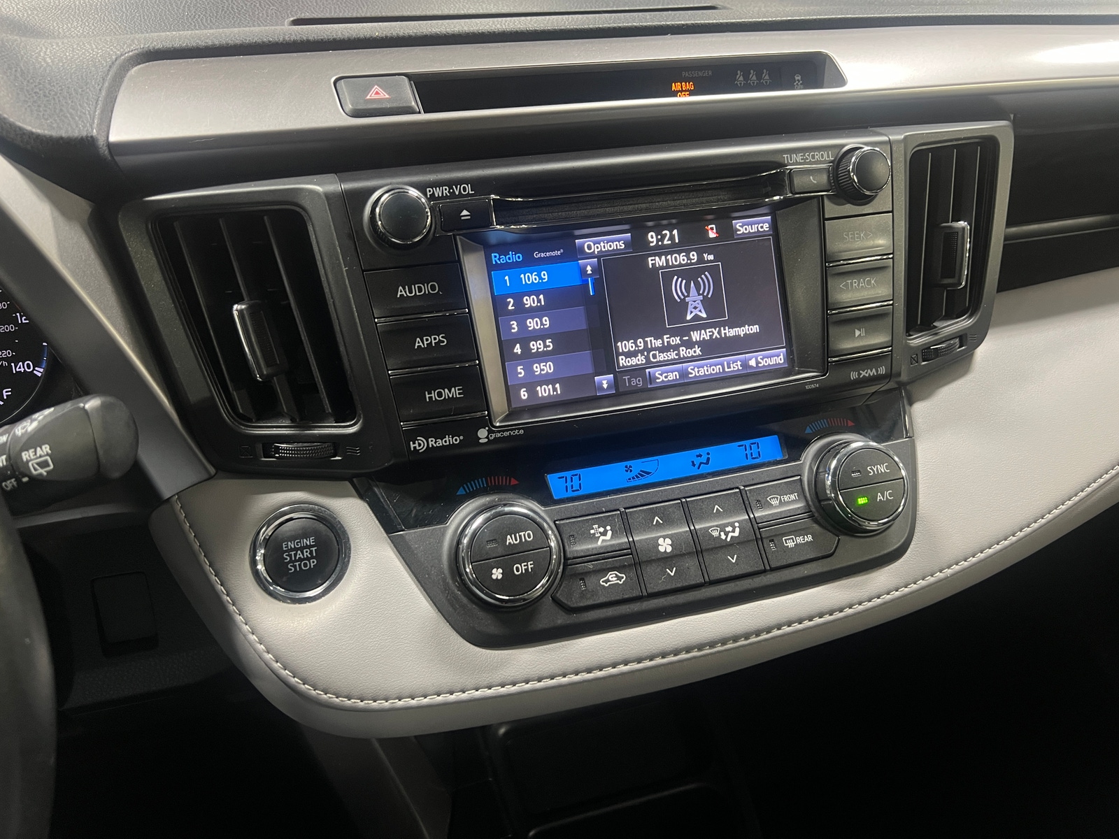 Thumbnail: 2018 Toyota RAV4 - 4