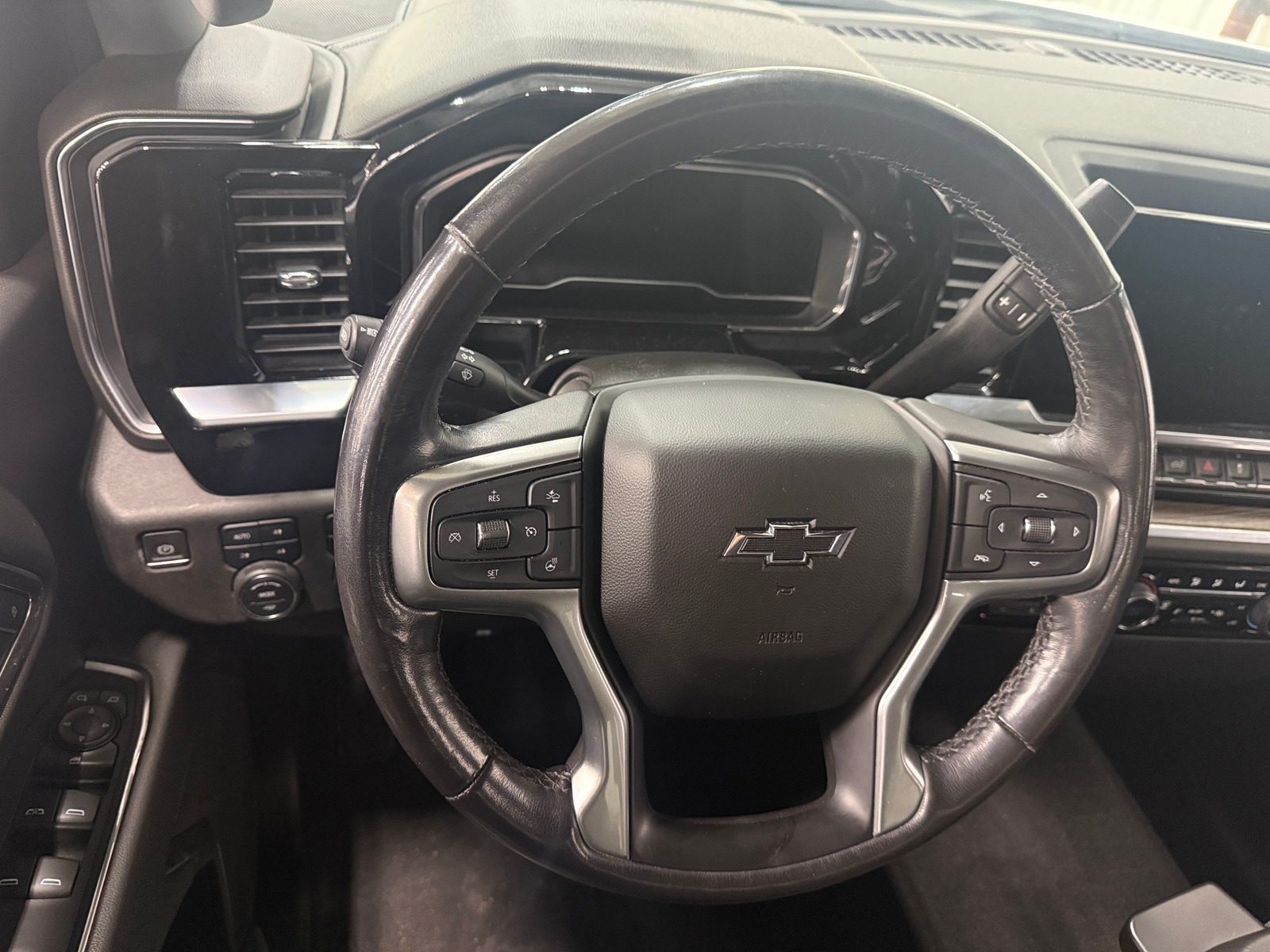 Thumbnail: 2022 Chevrolet Silverado 1500 - 5