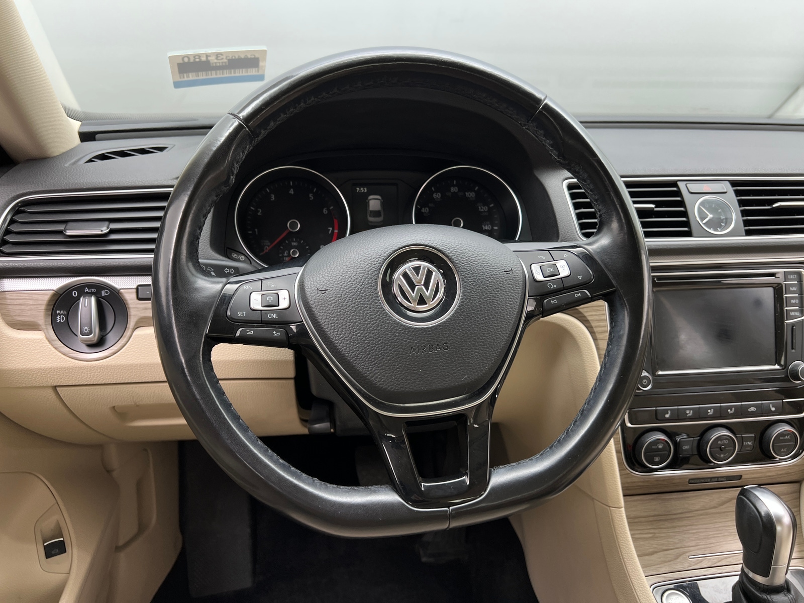 Thumbnail: 2017 Volkswagen Passat - 4