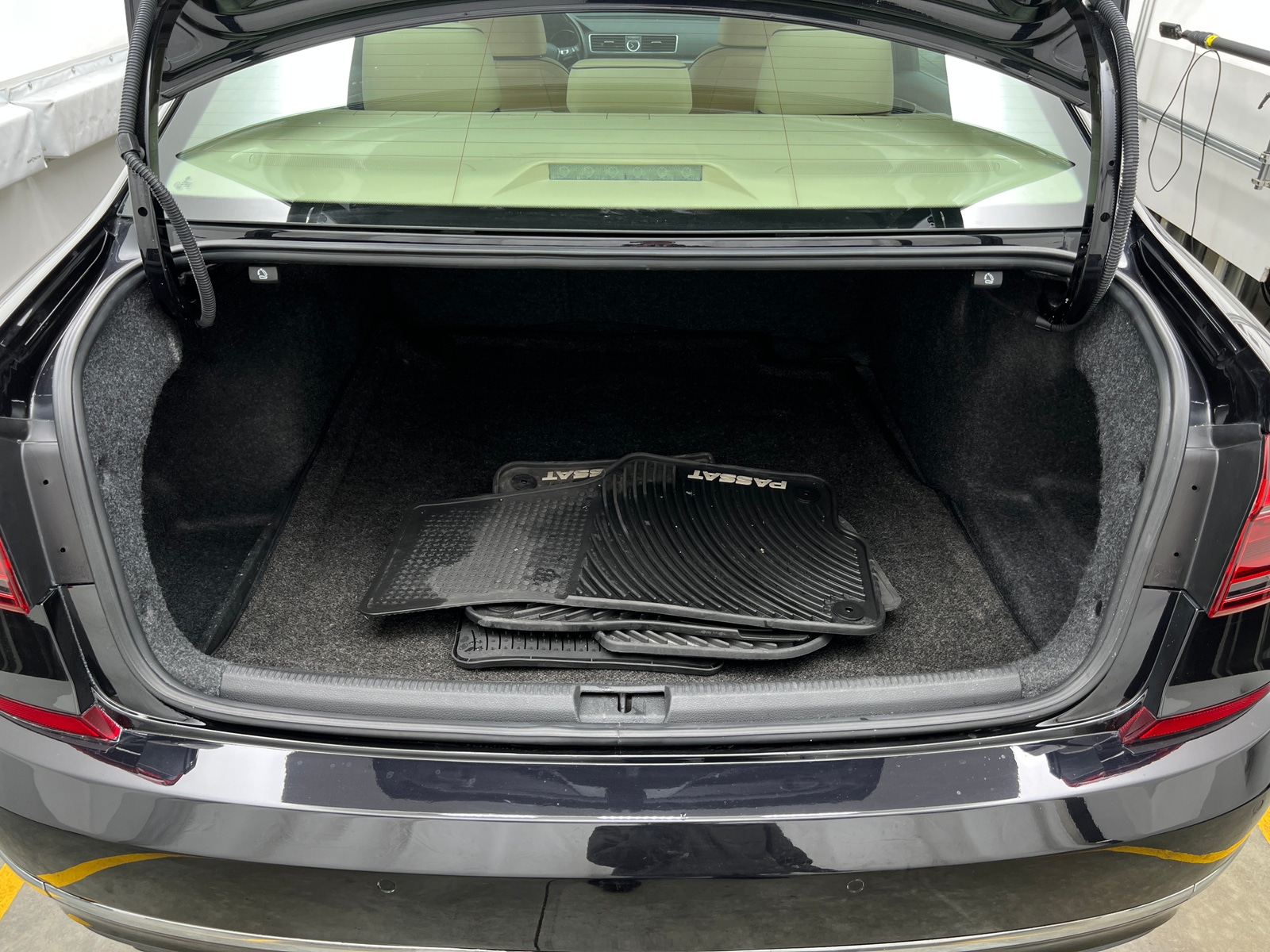 Thumbnail: 2017 Volkswagen Passat - 6