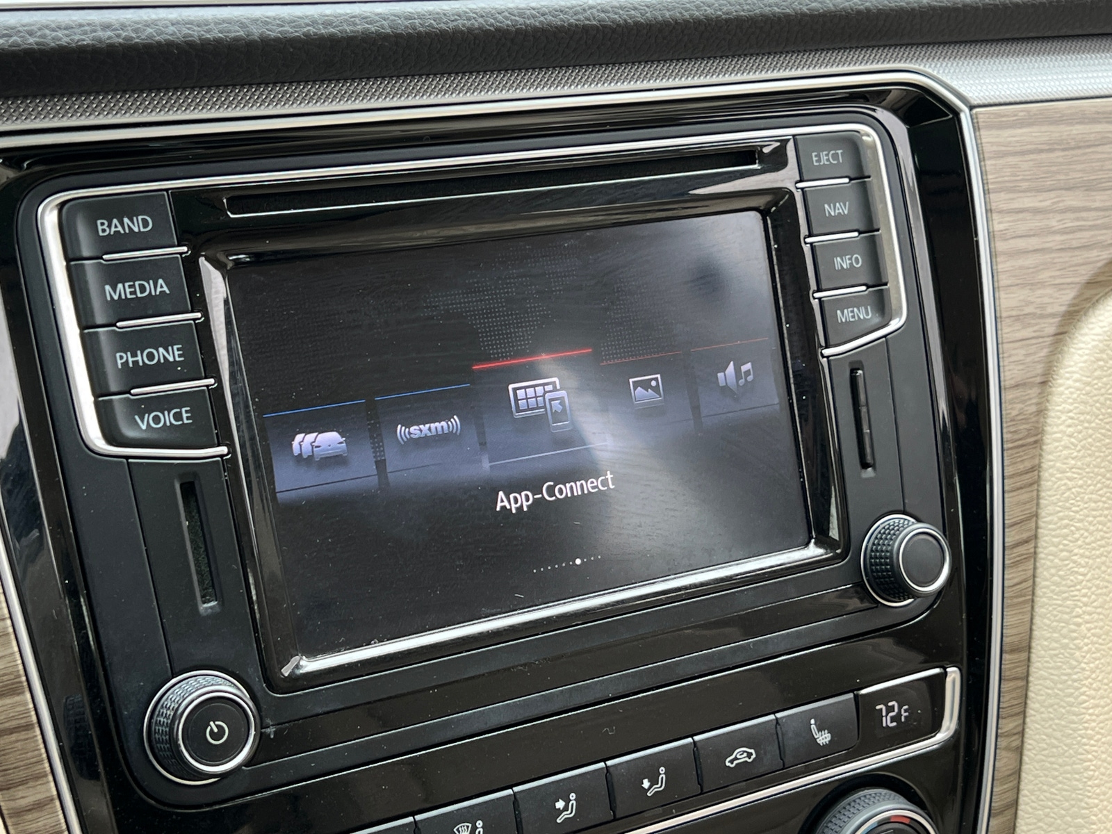 Thumbnail: 2017 Volkswagen Passat - 3