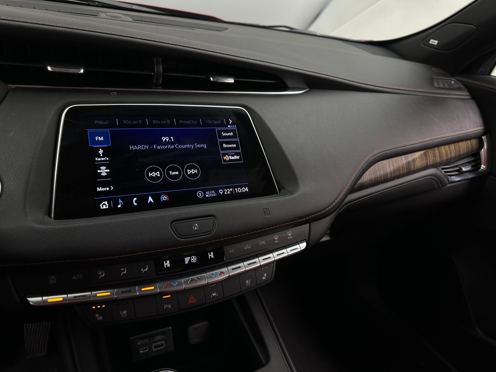 Thumbnail: 2020 Cadillac XT4 - 3