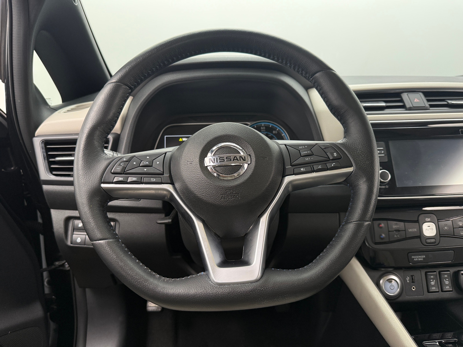 Thumbnail: 2018 Nissan Leaf - 4