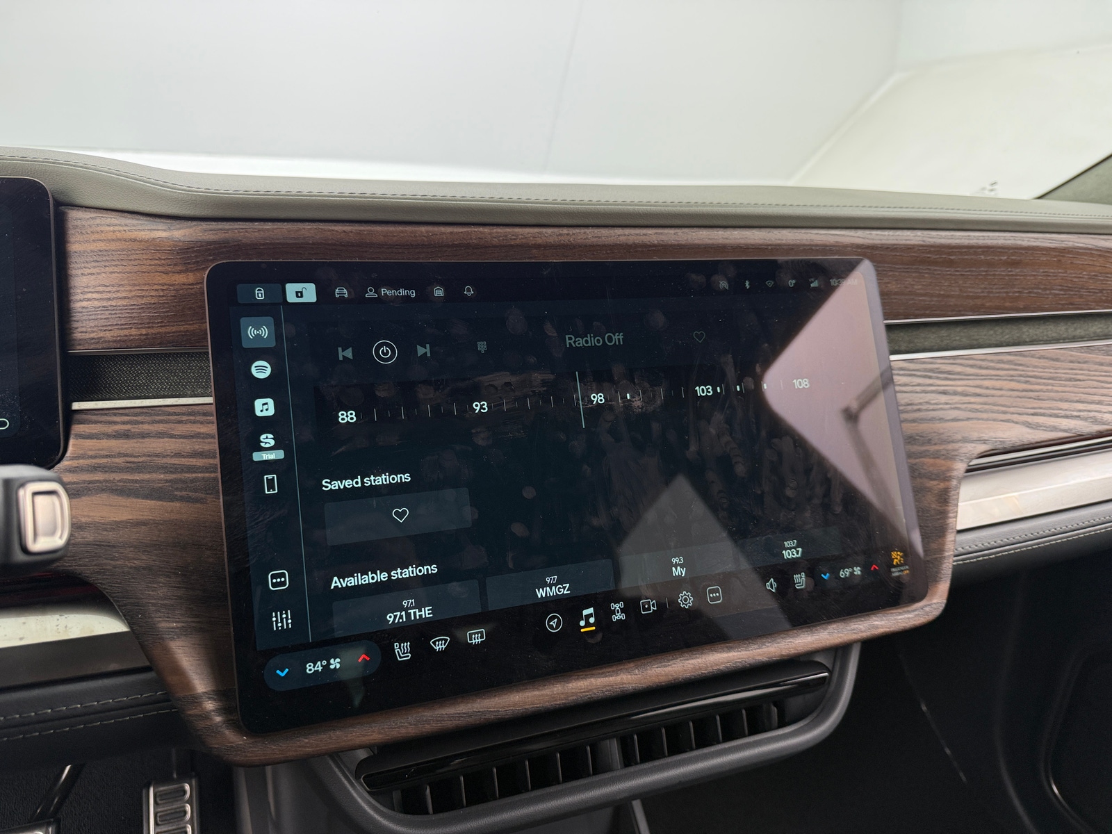 Thumbnail: 2022 Rivian R1T - 3