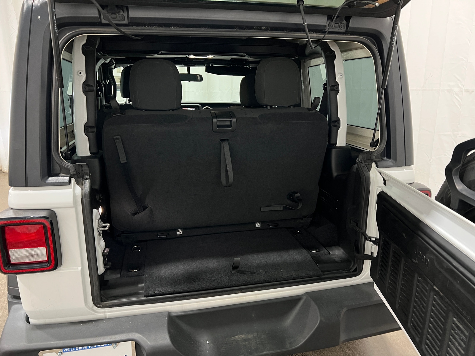 Thumbnail: 2021 Jeep Wrangler - 7