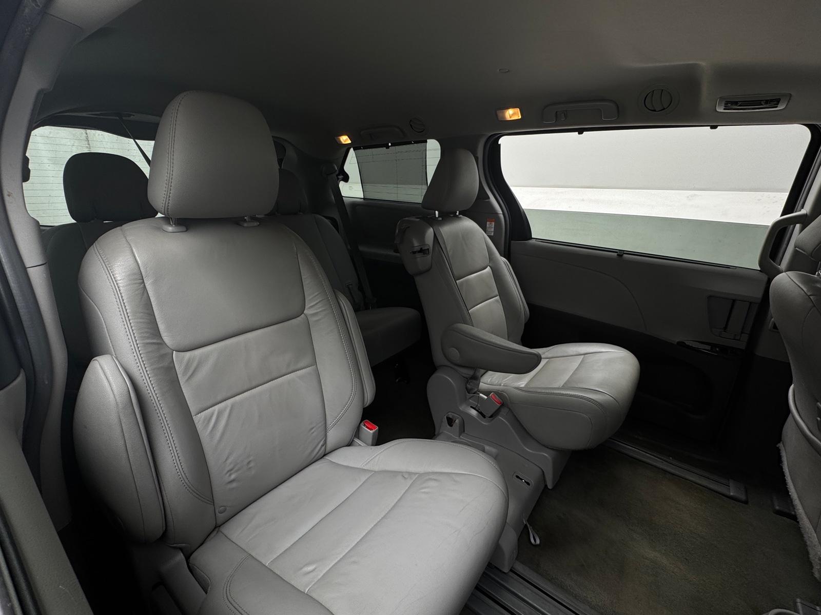 Thumbnail: 2017 Toyota Sienna - 5