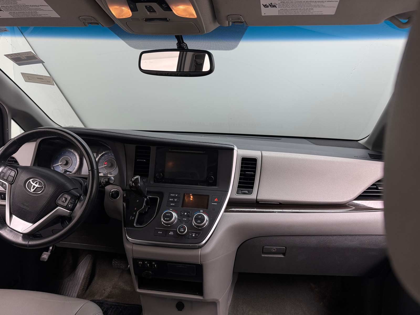 Thumbnail: 2017 Toyota Sienna - 2