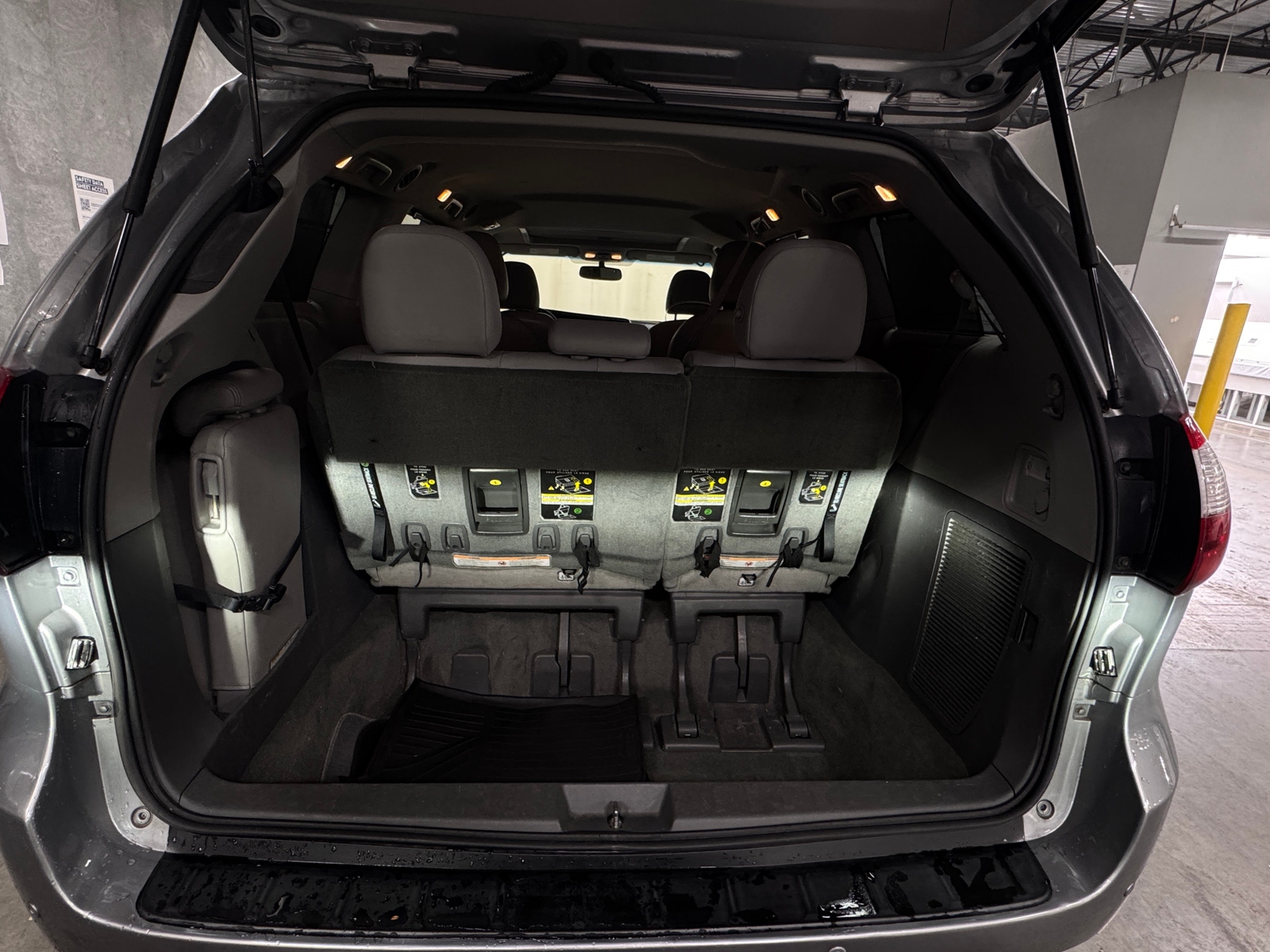 Thumbnail: 2017 Toyota Sienna - 6