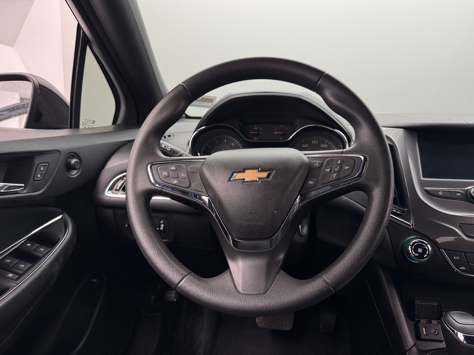 Thumbnail: 2018 Chevrolet Cruze - 5