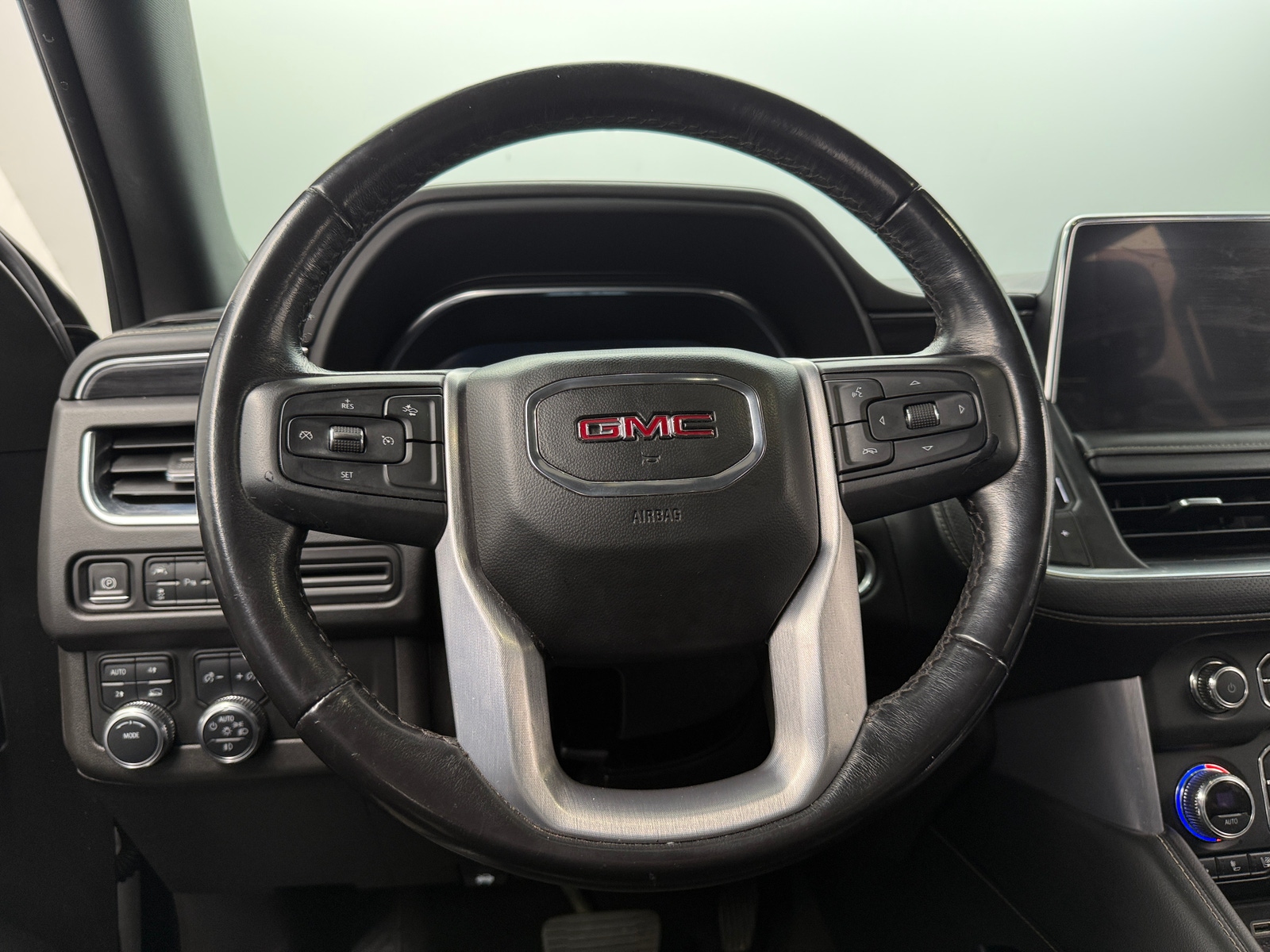 Thumbnail: 2022 GMC Yukon XL - 4