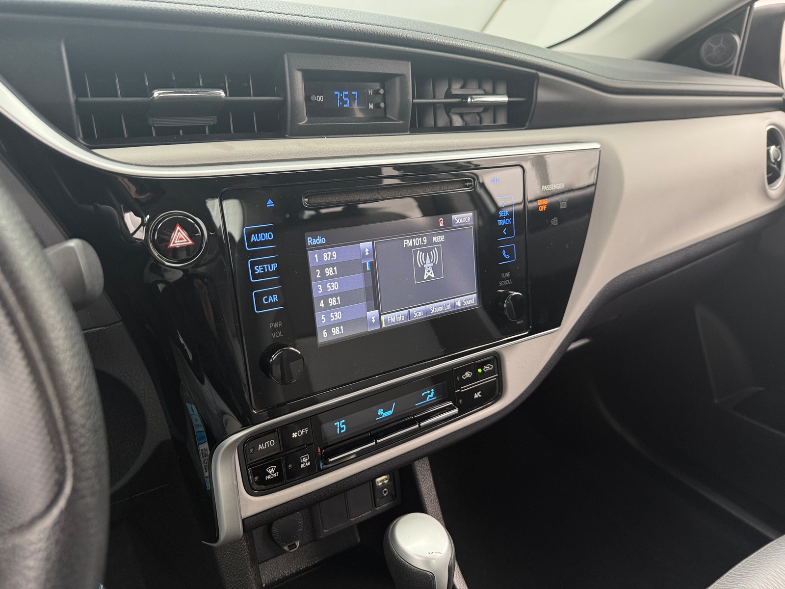 Thumbnail: 2017 Toyota Corolla - 4