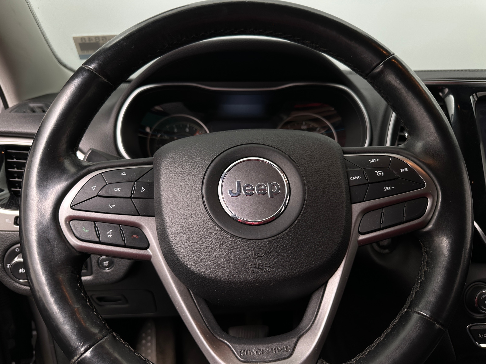 Thumbnail: 2019 Jeep Cherokee - 4