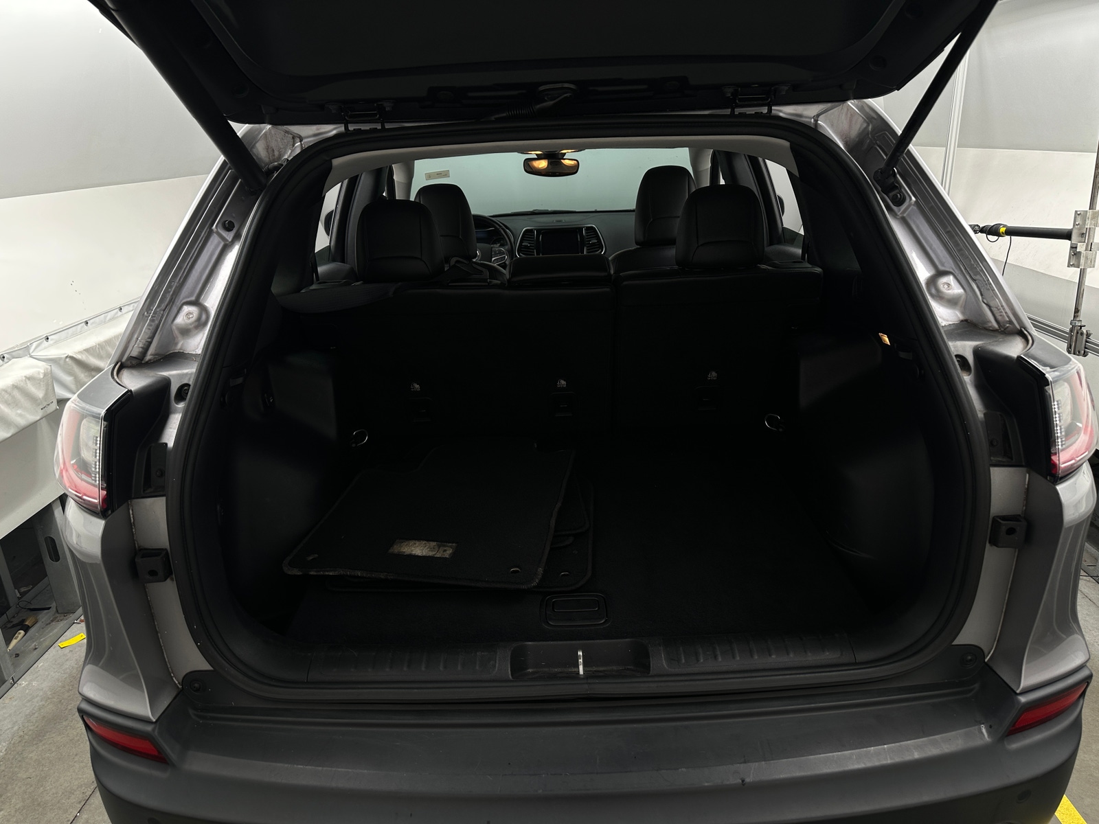 Thumbnail: 2019 Jeep Cherokee - 6