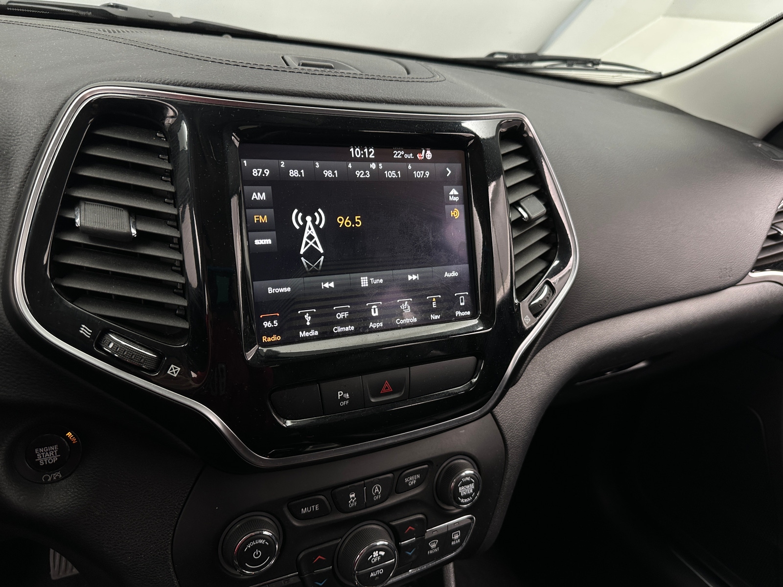 Thumbnail: 2019 Jeep Cherokee - 3