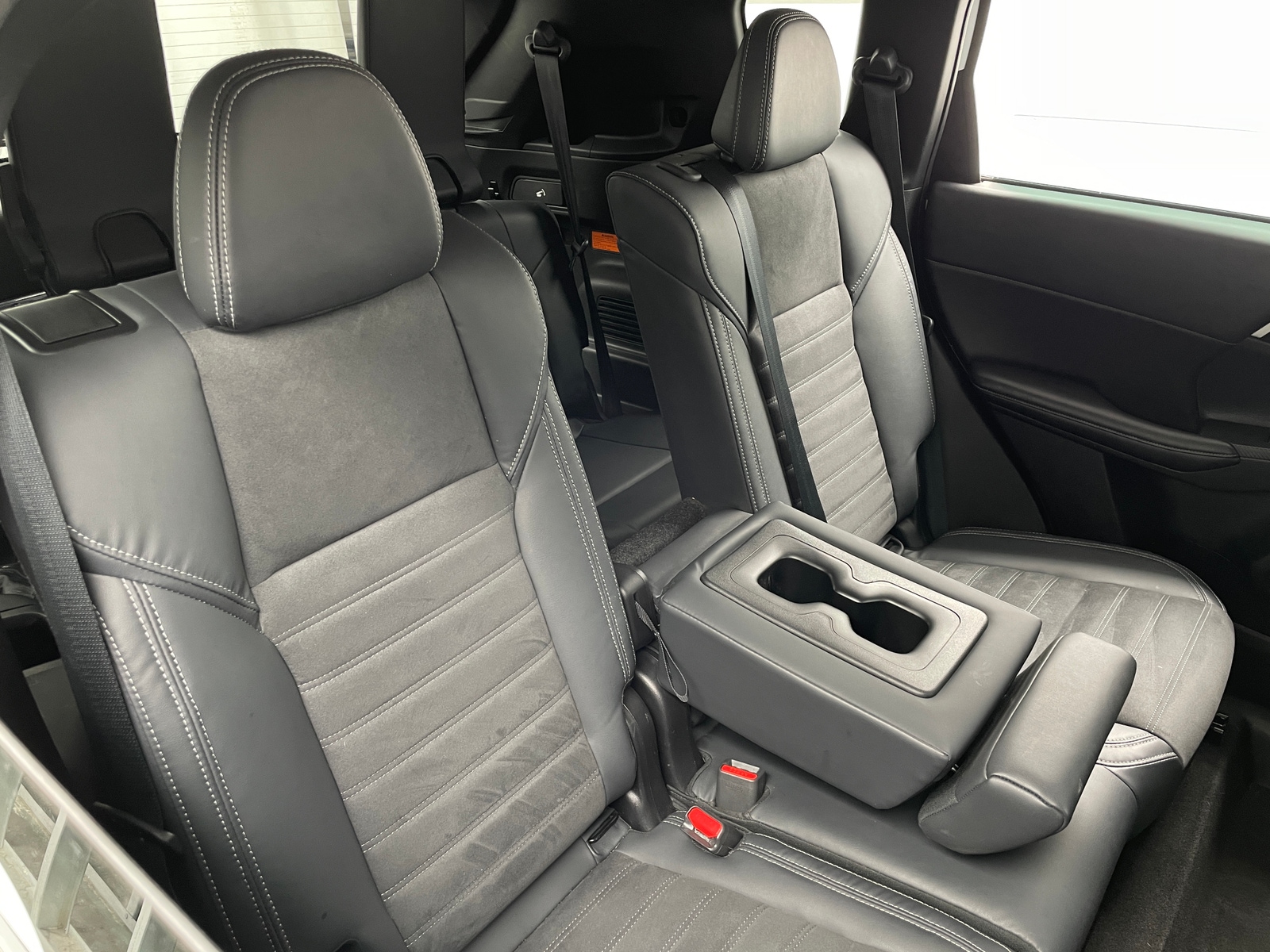 Thumbnail: 2023 Mitsubishi Outlander - 5