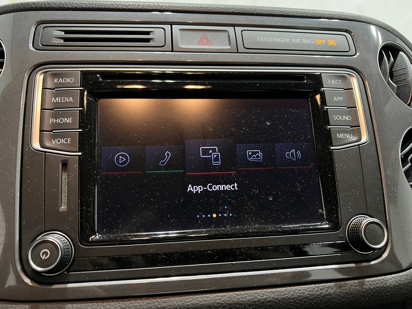 Thumbnail: 2018 Volkswagen Tiguan - 4