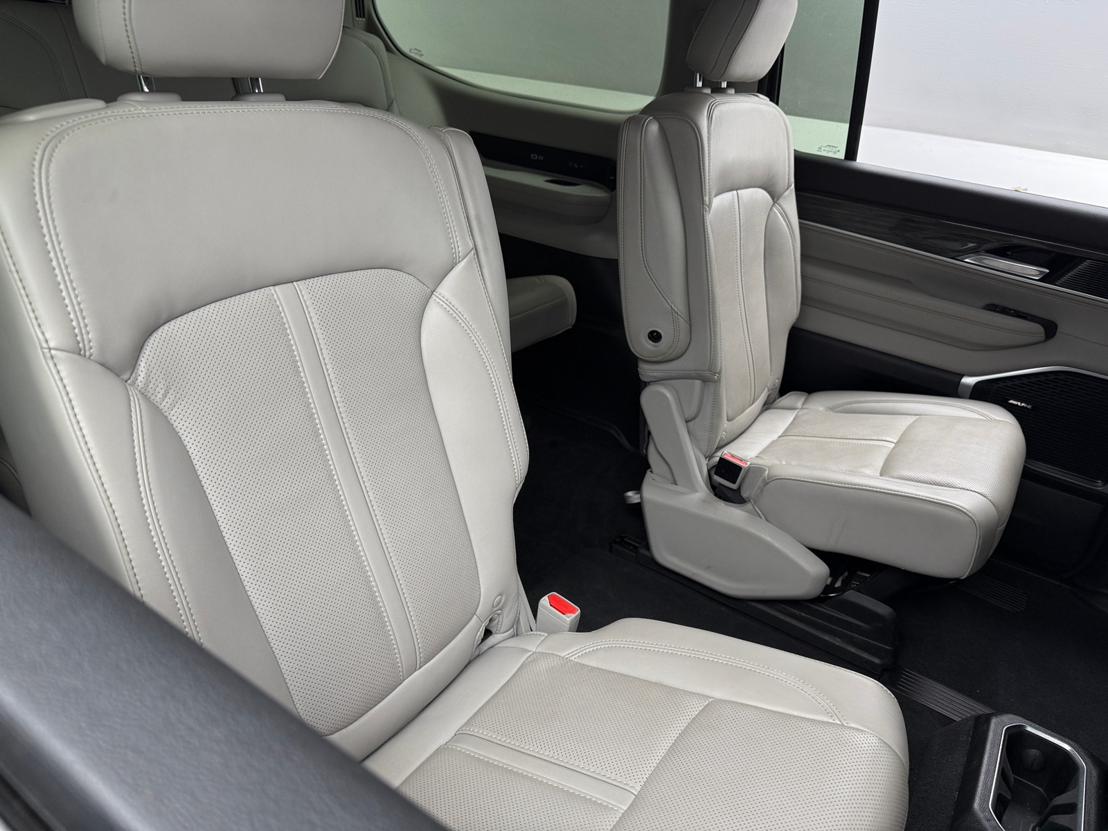 Thumbnail: 2022 Jeep Wagoneer - 5