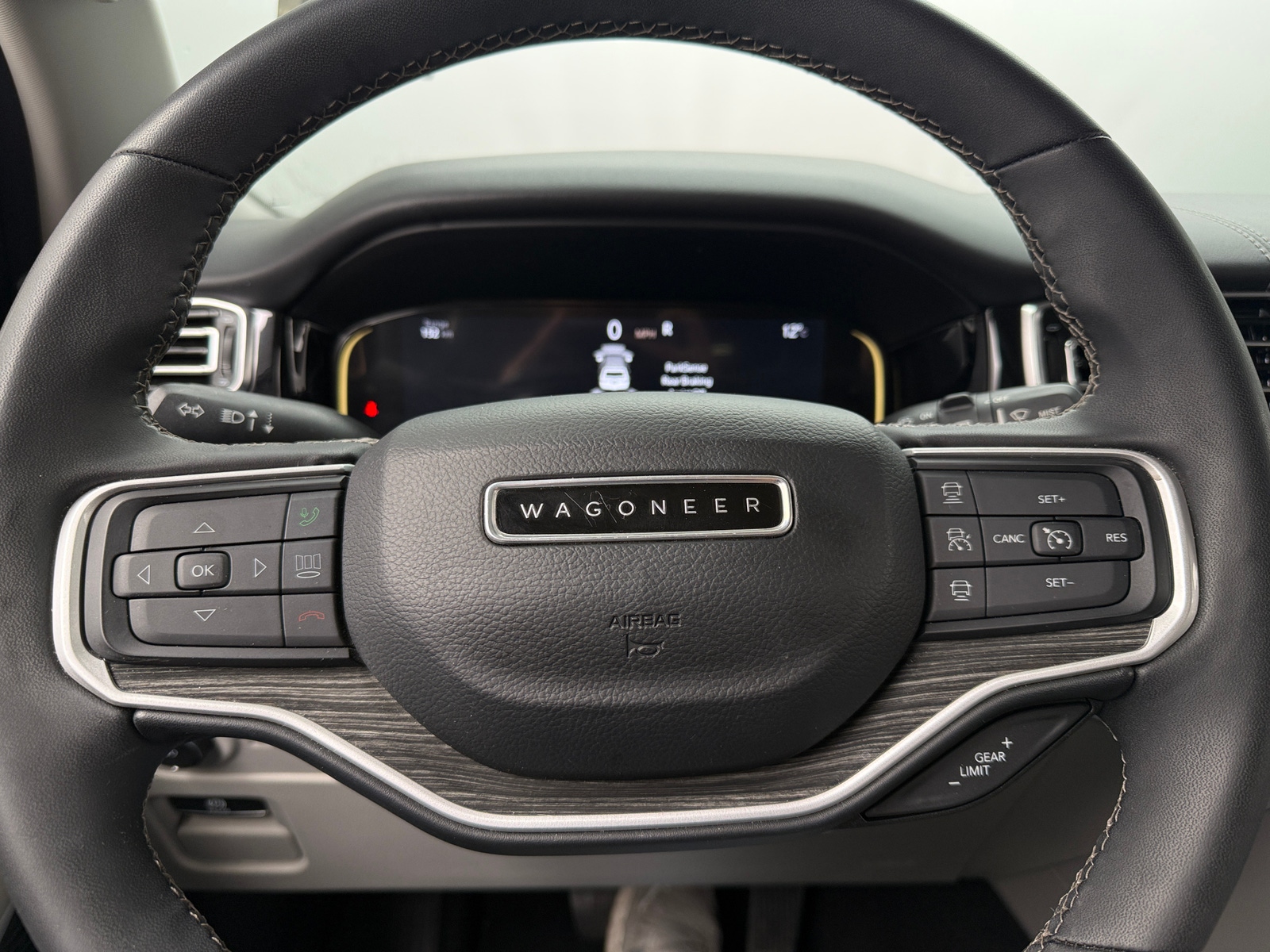 Thumbnail: 2022 Jeep Wagoneer - 4