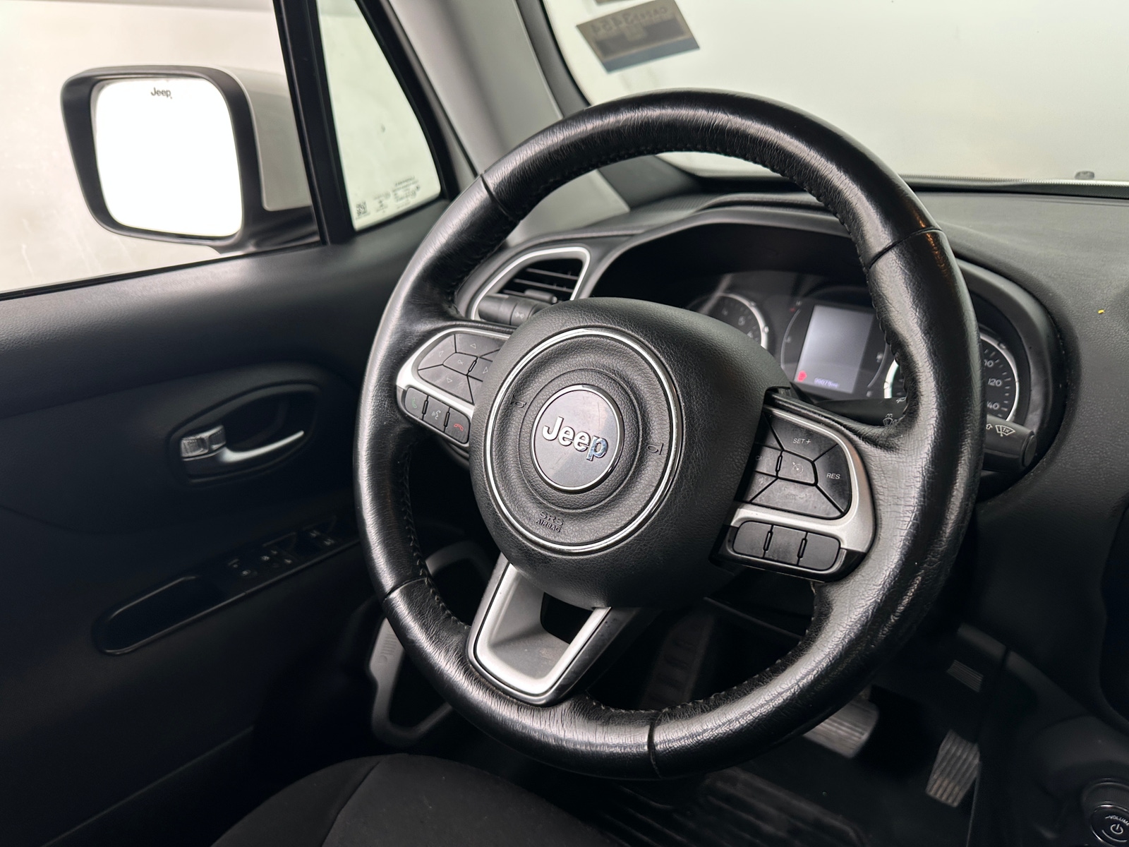 Thumbnail: 2018 Jeep Renegade - 5