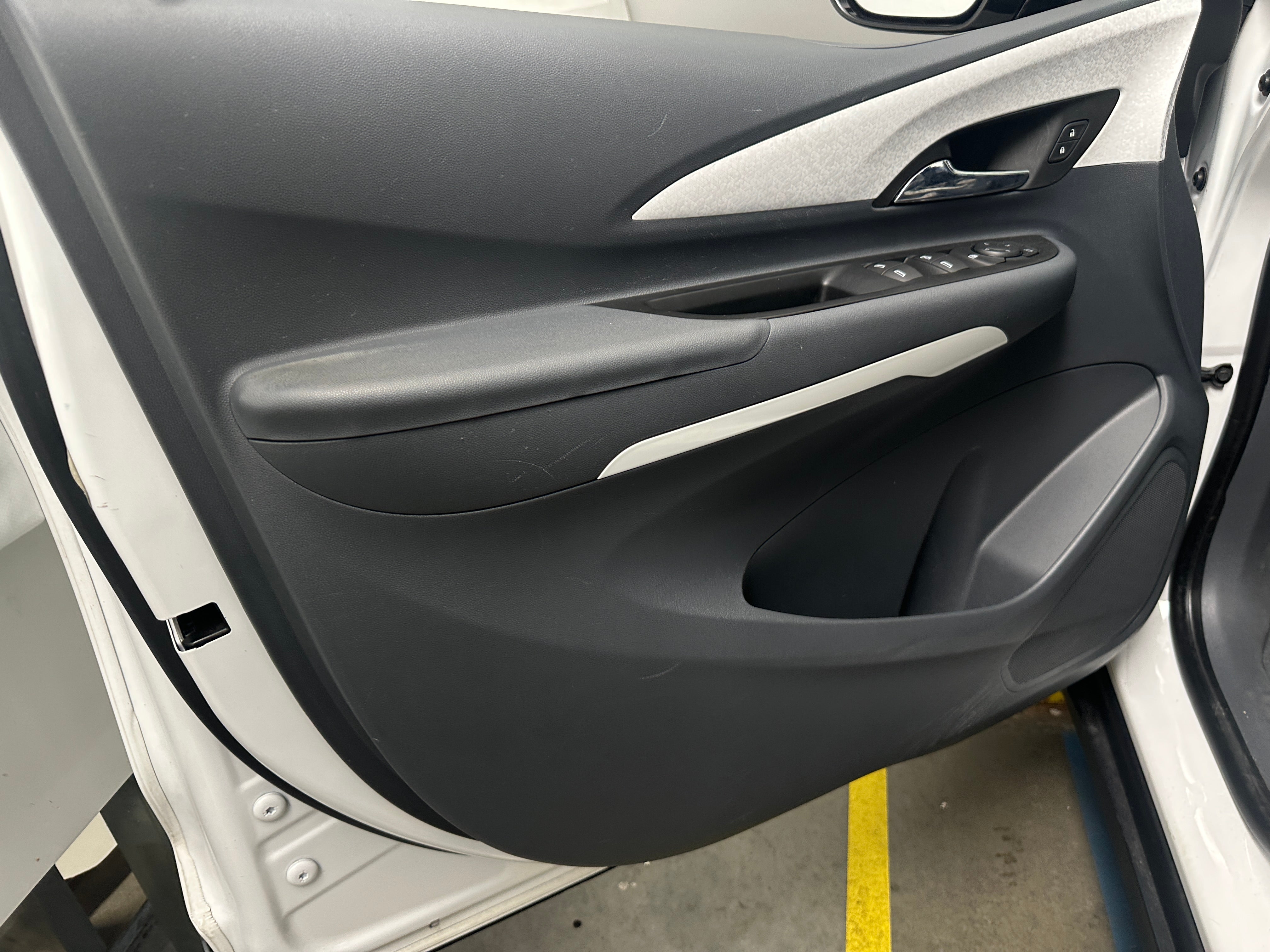 Used 2018 Chevrolet Bolt EV LT with VIN 1G1FW6S03J4137543 for sale in Oak Creek, WI