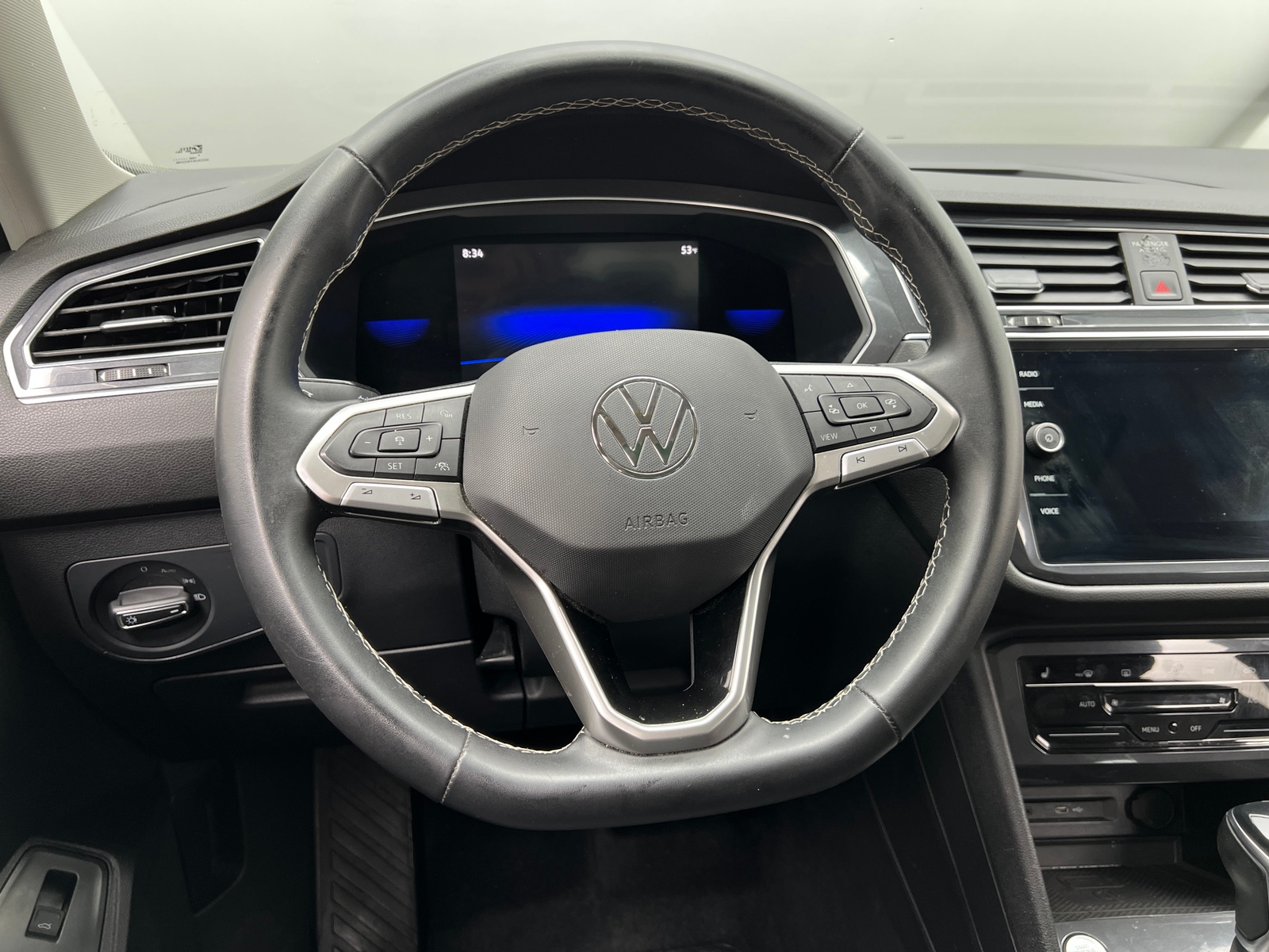 Thumbnail: 2022 Volkswagen Tiguan - 4