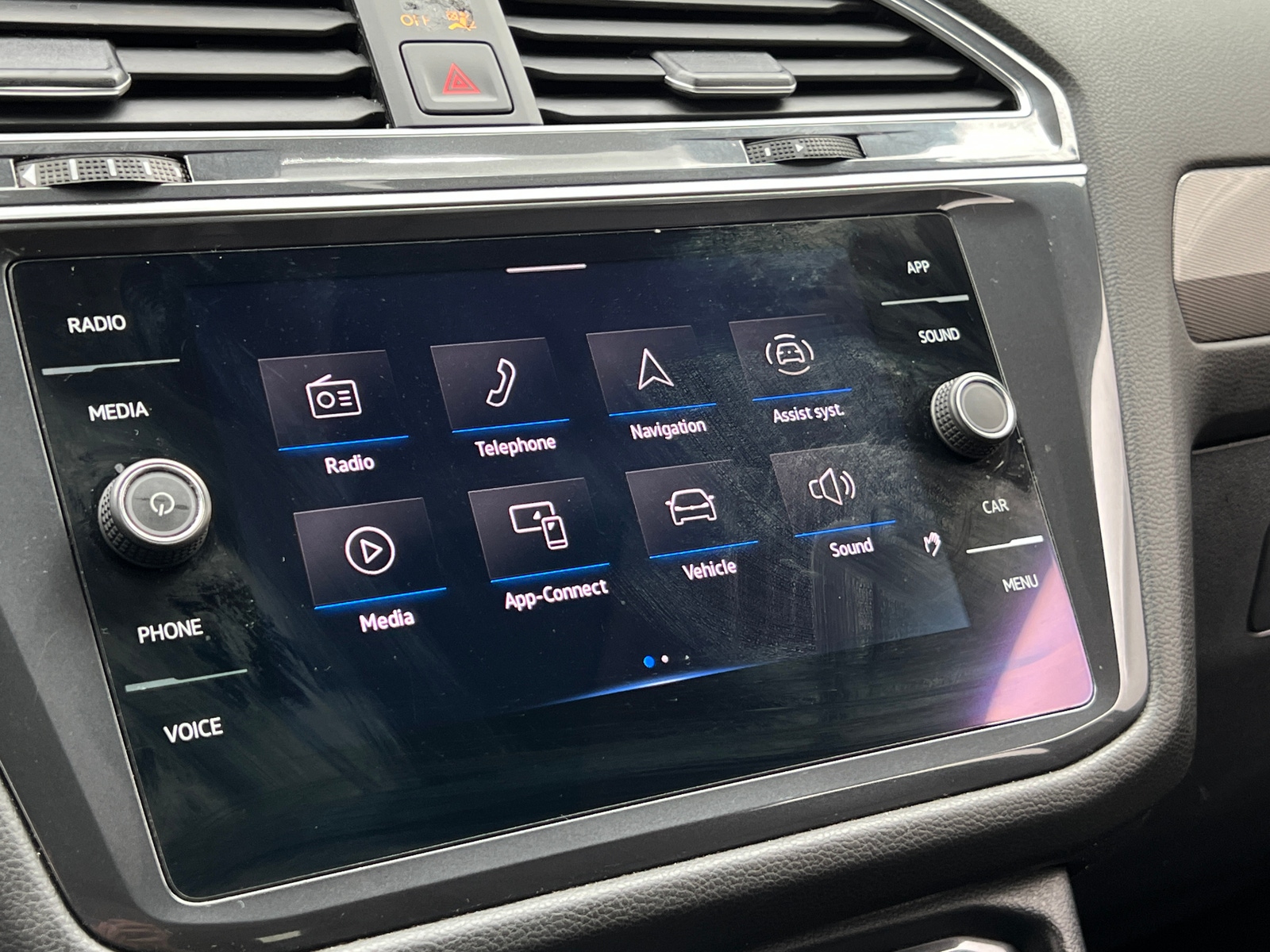 Thumbnail: 2022 Volkswagen Tiguan - 3