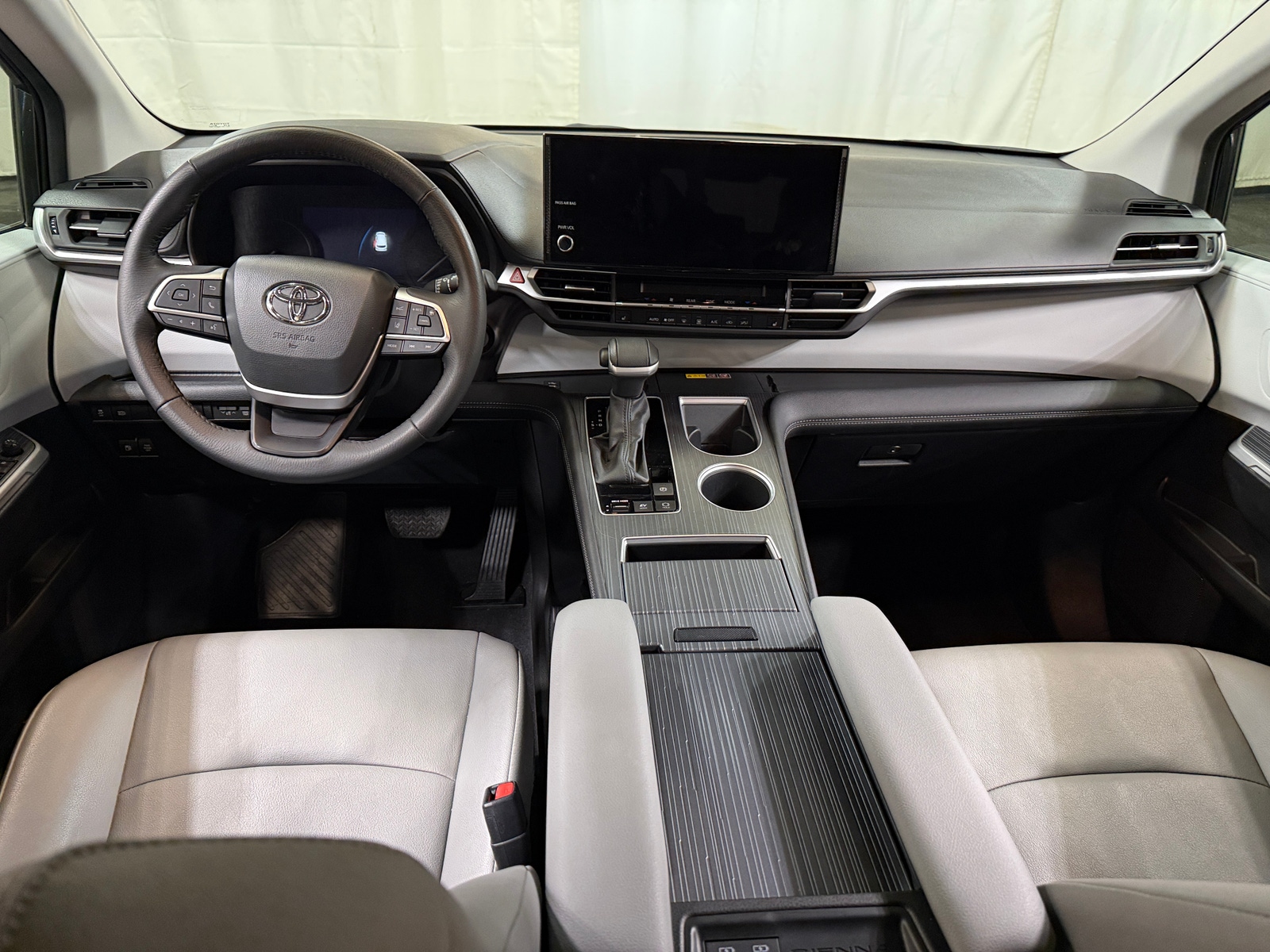 Thumbnail: 2025 Toyota Sienna - 2