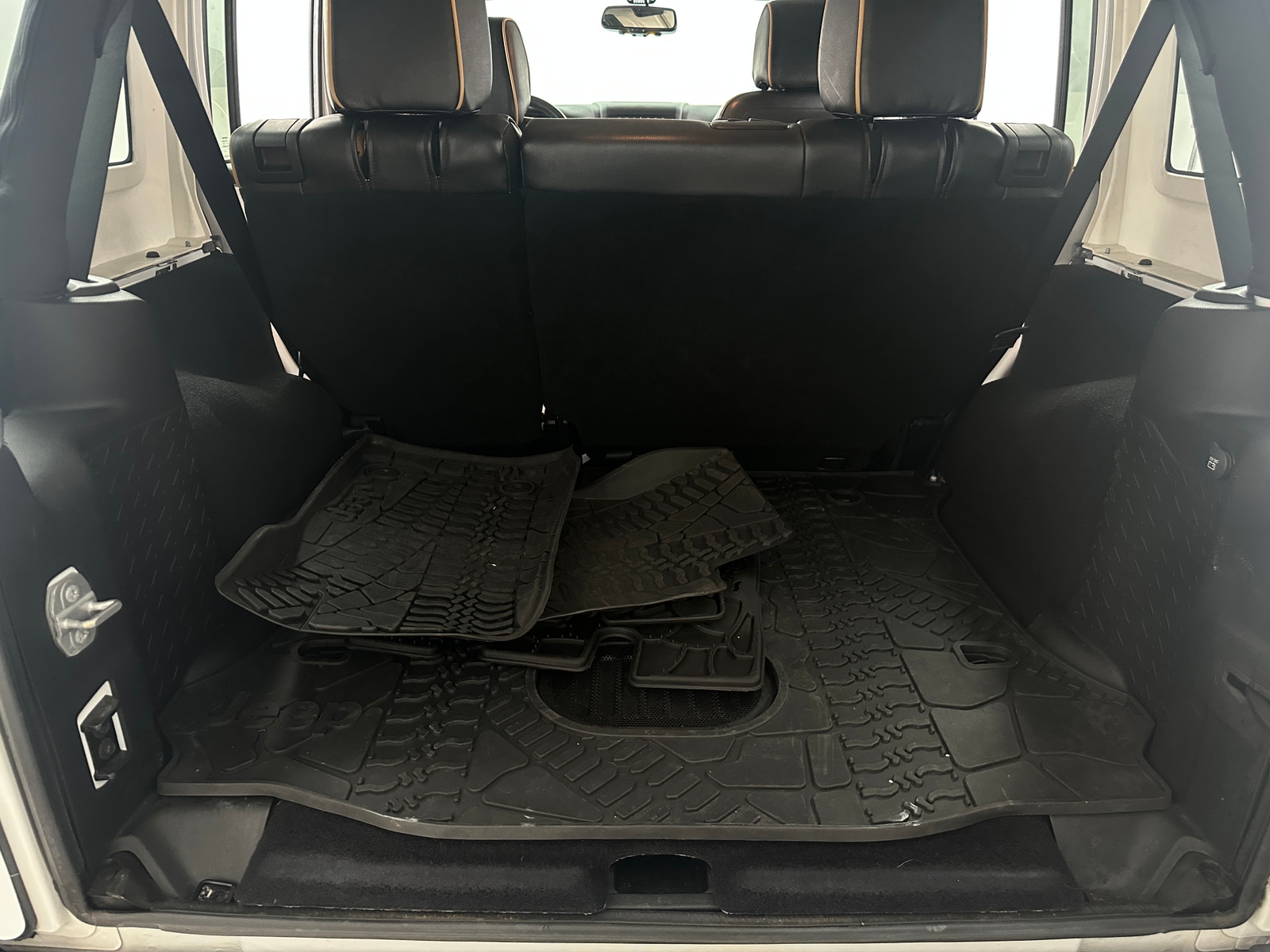 Thumbnail: 2015 Jeep Wrangler - 6