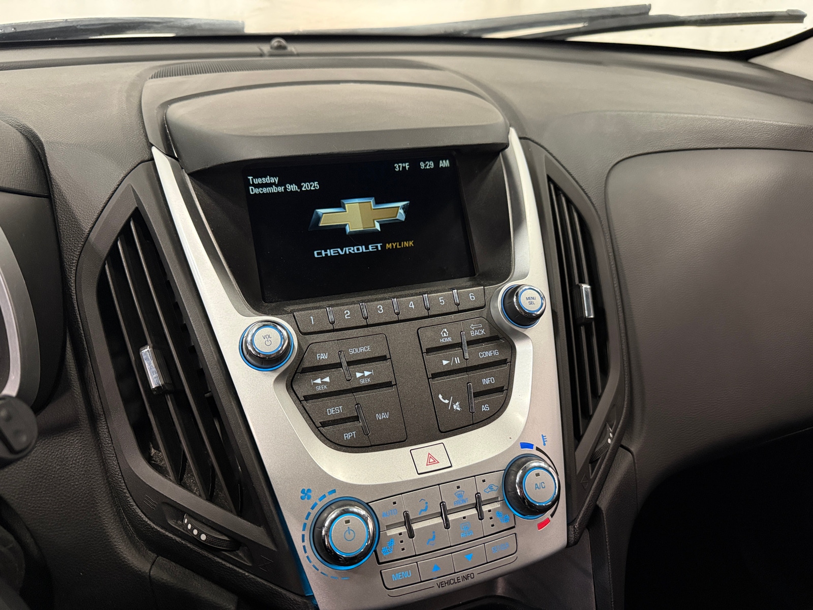 Thumbnail: 2017 Chevrolet Equinox - 3