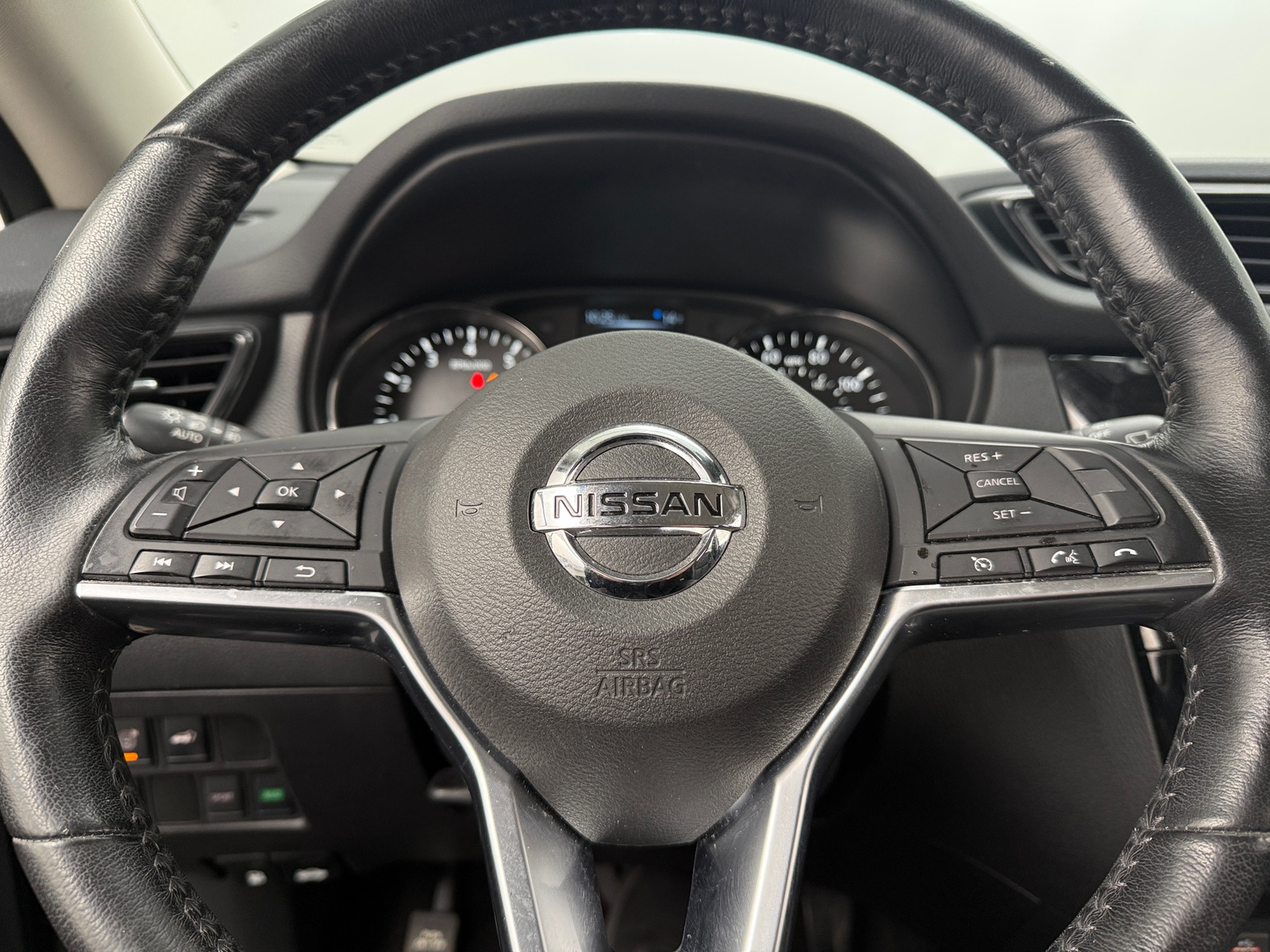 Thumbnail: 2017 Nissan Rogue - 4