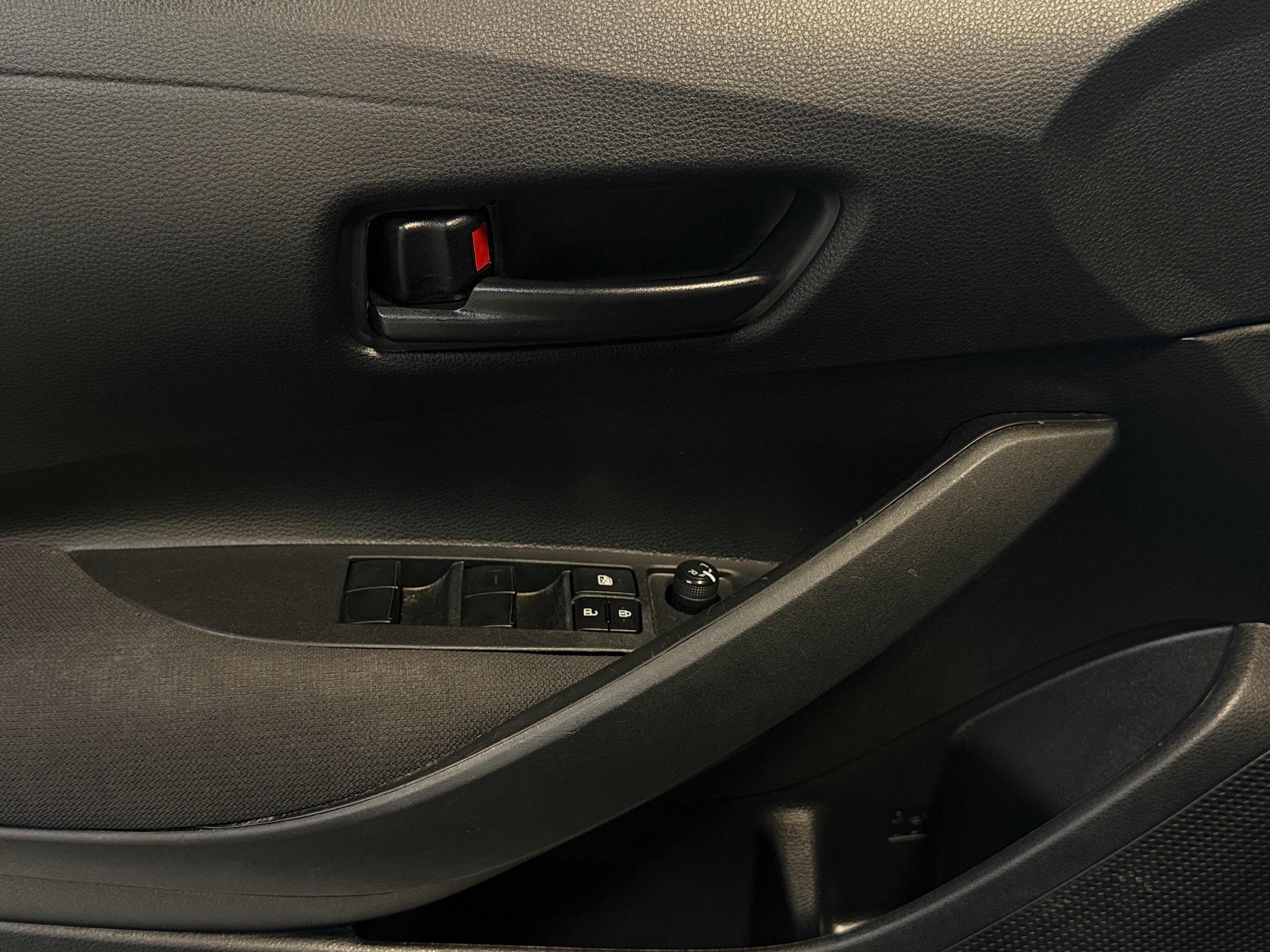 Used 2024 Toyota Corolla LE with VIN 5YFB4MDE3RP149726 for sale in Northfield, Minnesota