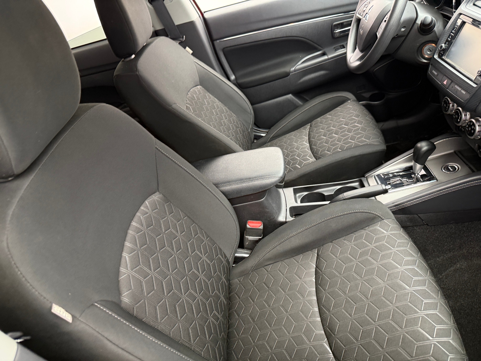 Thumbnail: 2024 Mitsubishi Outlander Sport - 2