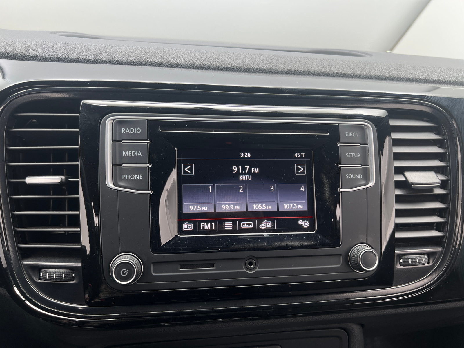 Thumbnail: 2019 Volkswagen Beetle - 4