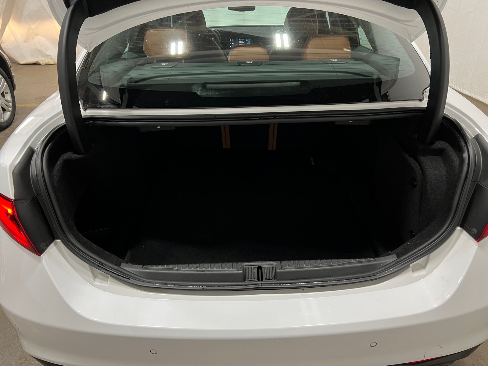 Thumbnail: 2021 Alfa Romeo Giulia - 6