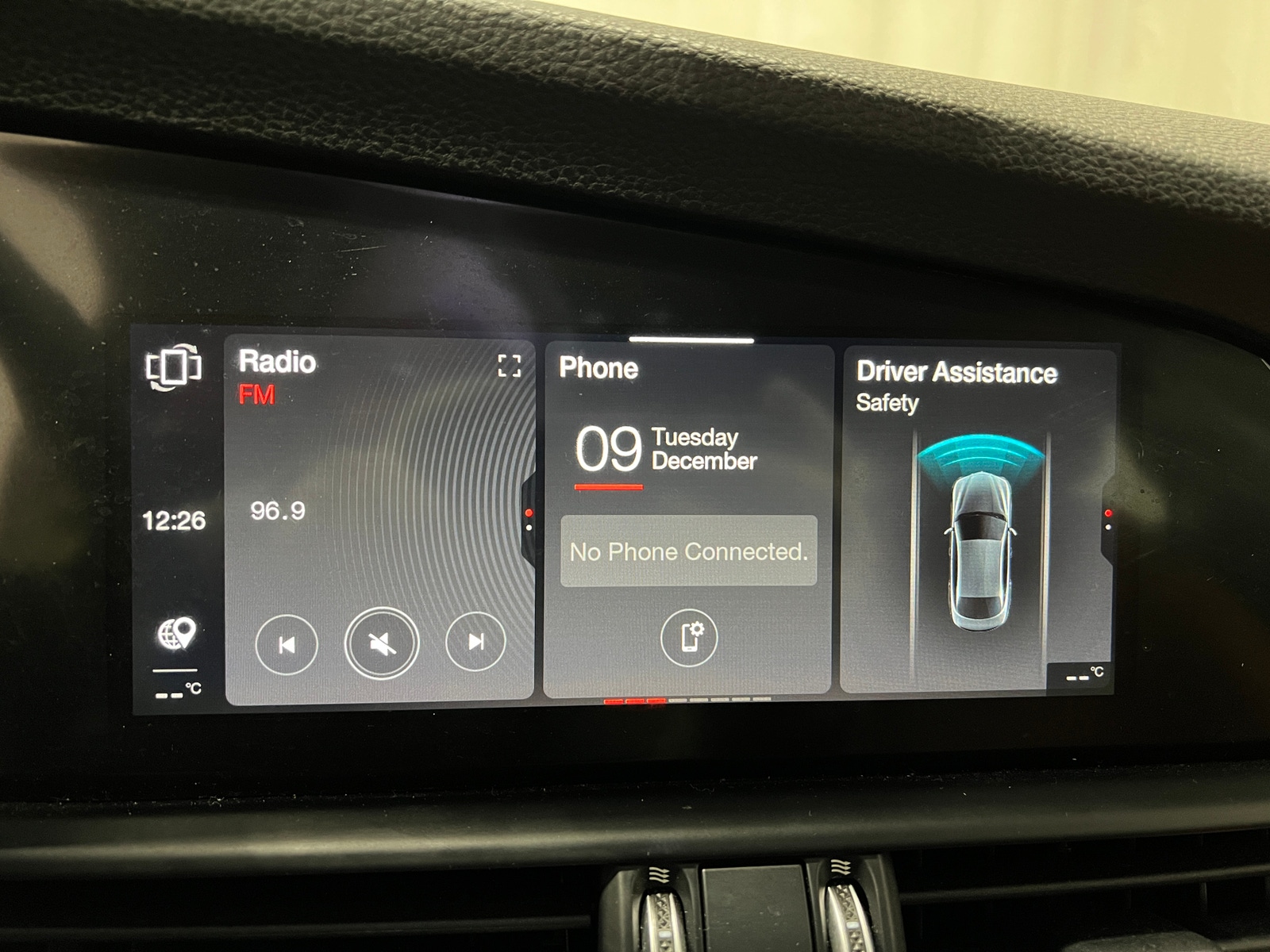 Thumbnail: 2021 Alfa Romeo Giulia - 3