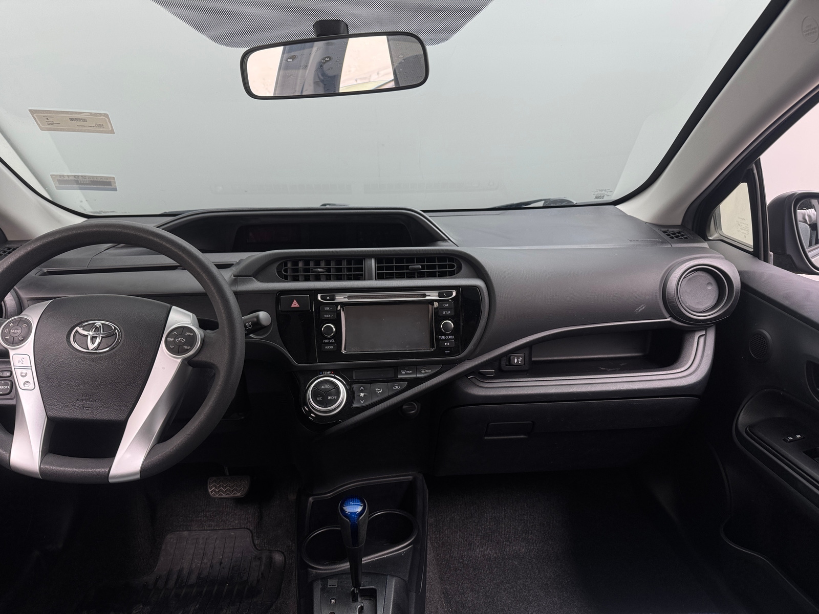 Thumbnail: 2015 Toyota Prius c - 3