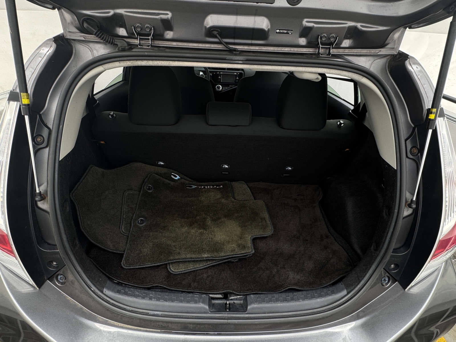 Thumbnail: 2015 Toyota Prius c - 7