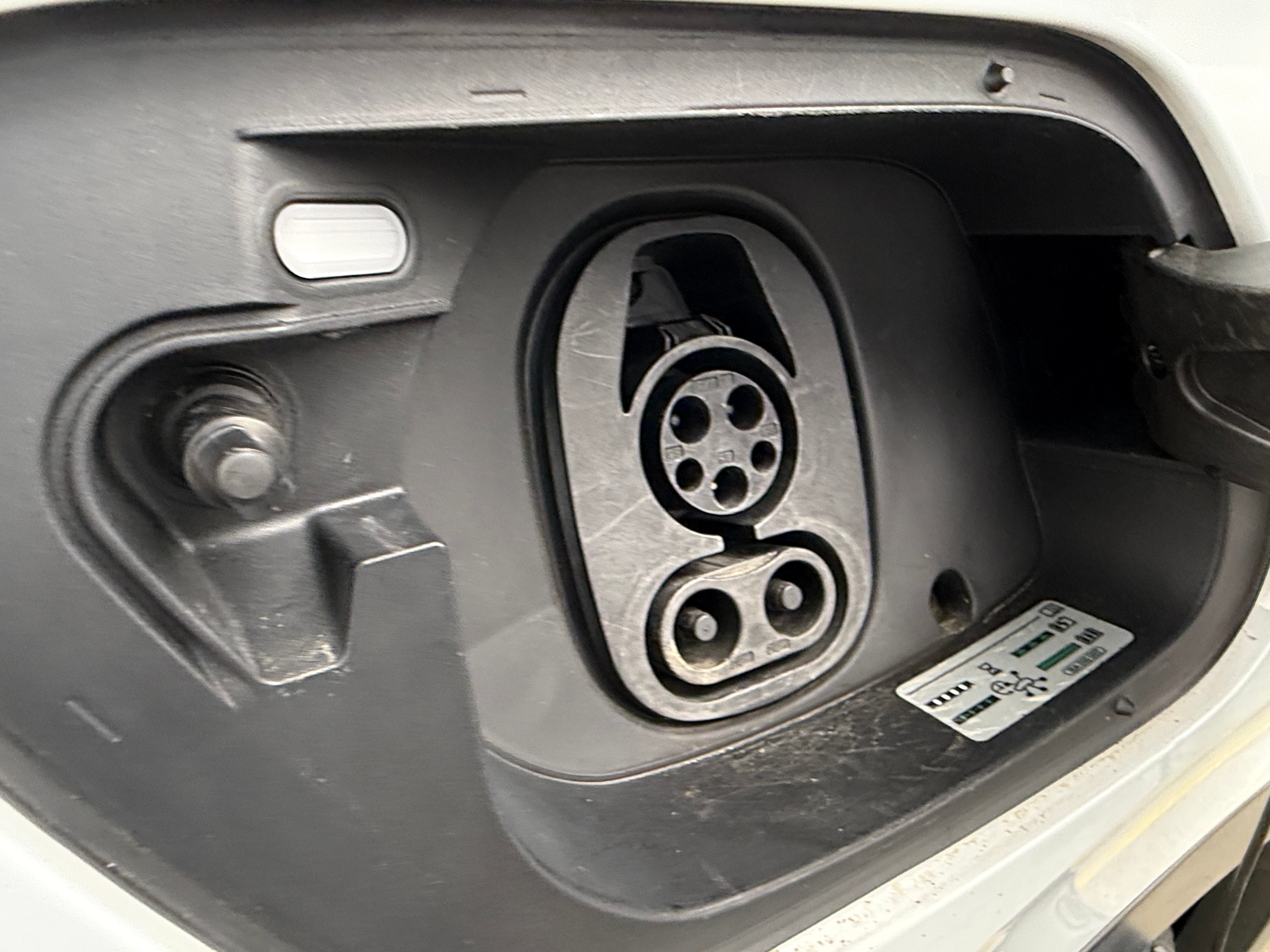 Used 2021 Volkswagen ID.4 PRO S with VIN WVGTMPE23MP030221 for sale in Oak Creek, WI