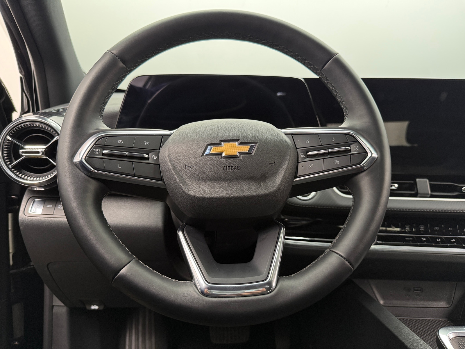 Thumbnail: 2025 Chevrolet Equinox - 5