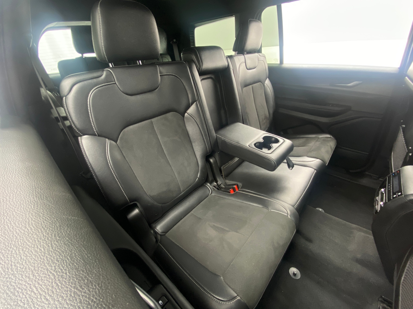 Thumbnail: 2024 Jeep Grand Cherokee L - 5