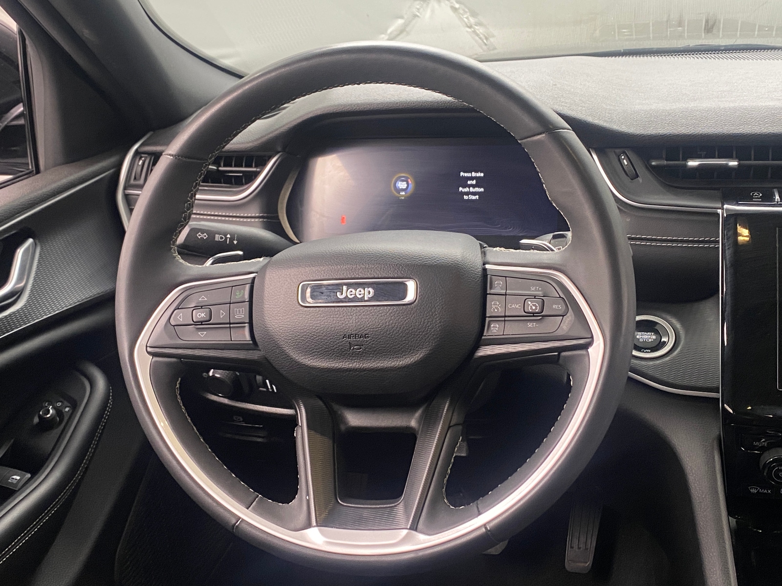 Thumbnail: 2024 Jeep Grand Cherokee L - 4