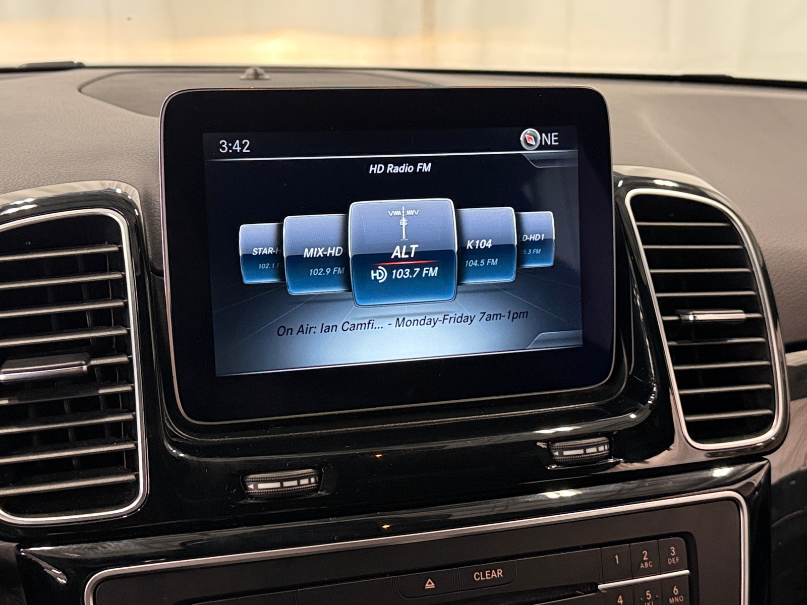 Thumbnail: 2017 Mercedes-Benz GLE - 3