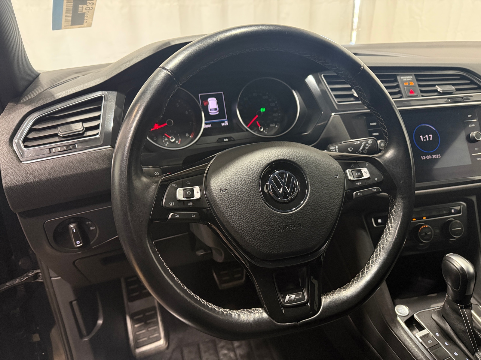 Thumbnail: 2021 Volkswagen Tiguan - 4