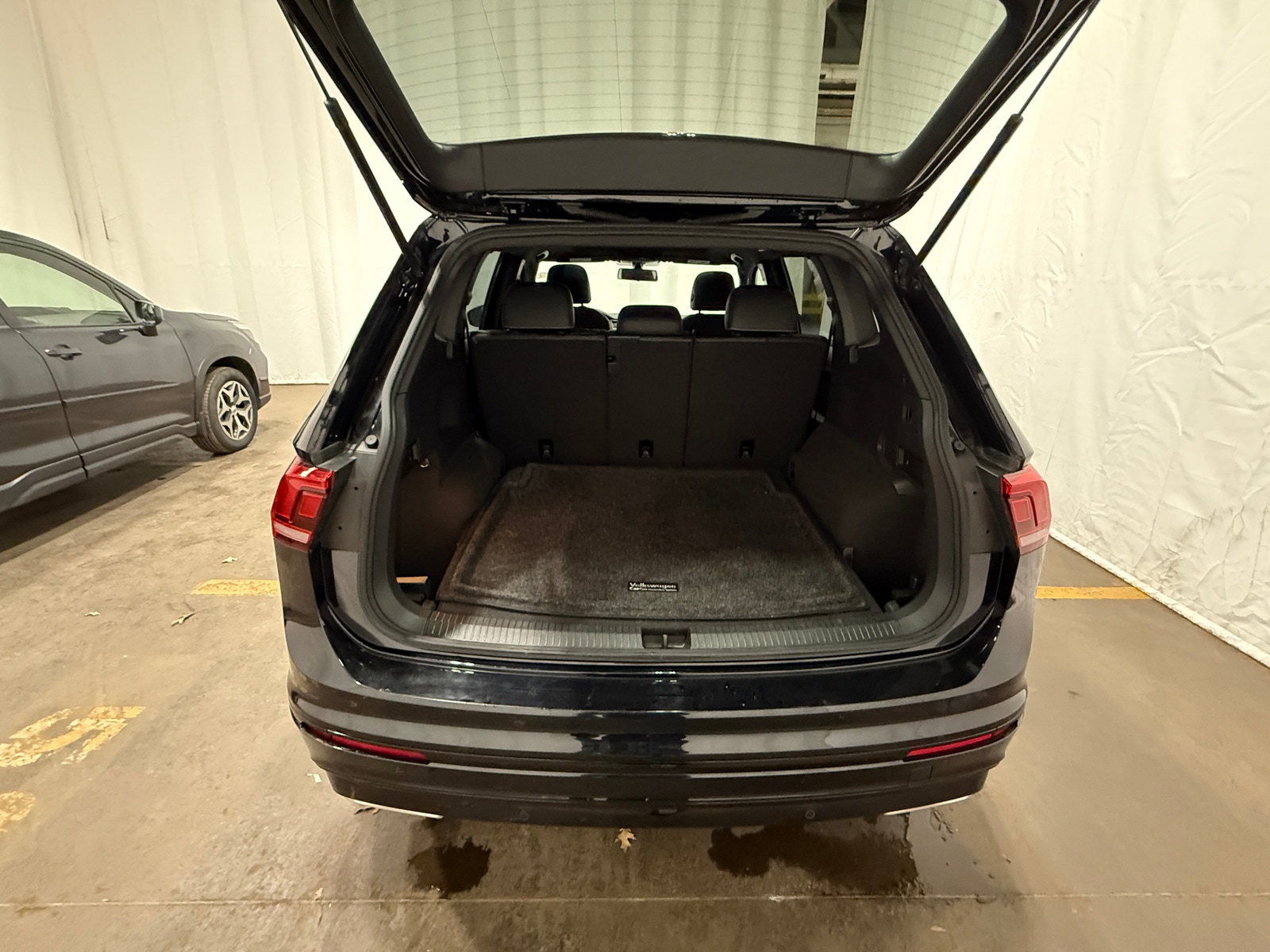 Thumbnail: 2021 Volkswagen Tiguan - 6