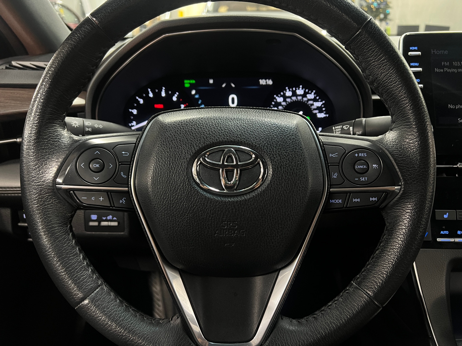 Thumbnail: 2022 Toyota Avalon - 4