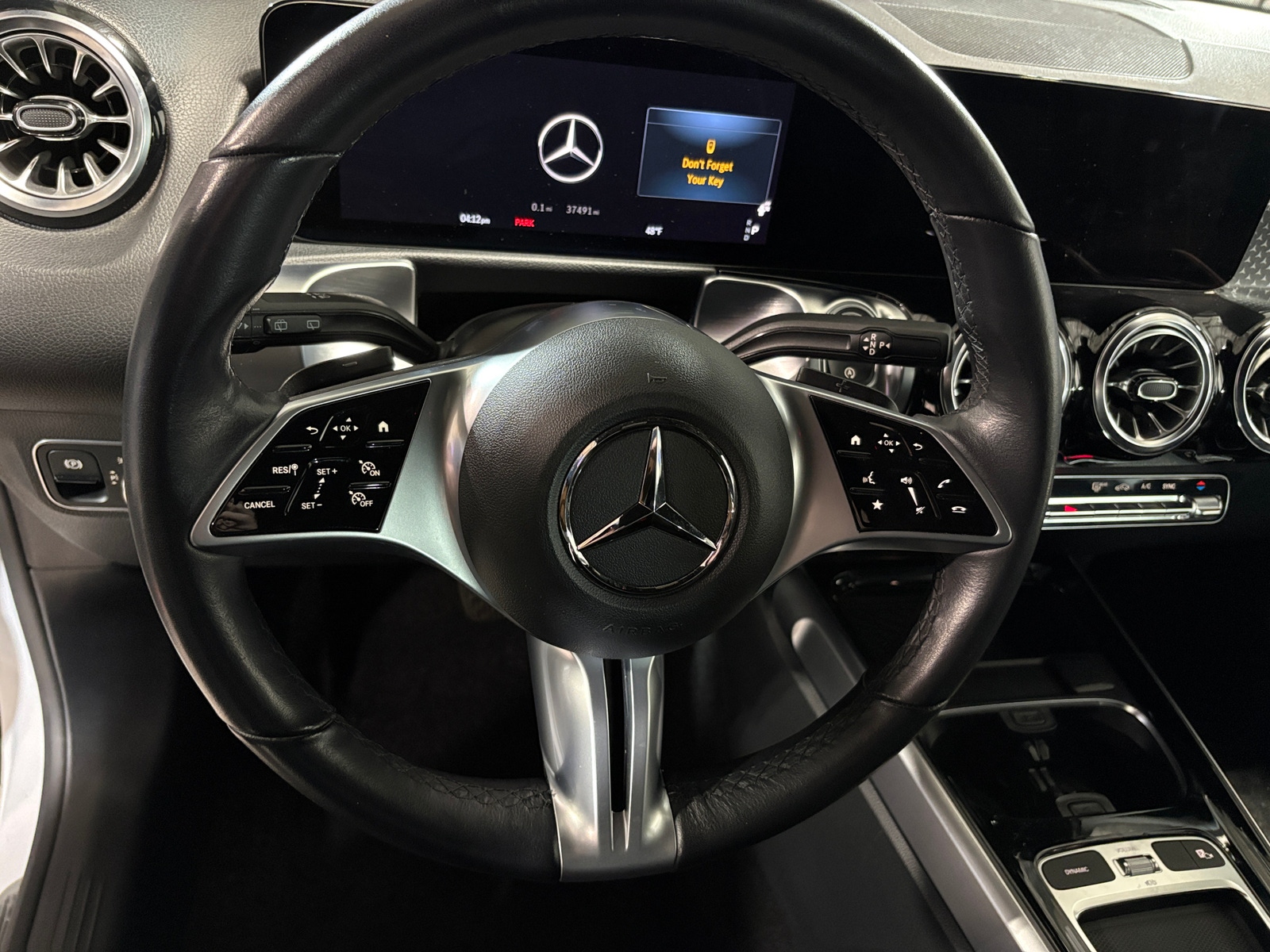 Thumbnail: 2024 Mercedes-Benz GLB - 4