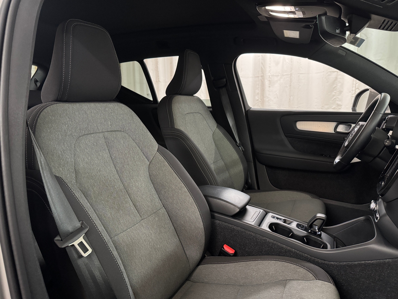 Thumbnail: 2024 Volvo XC40 - 2