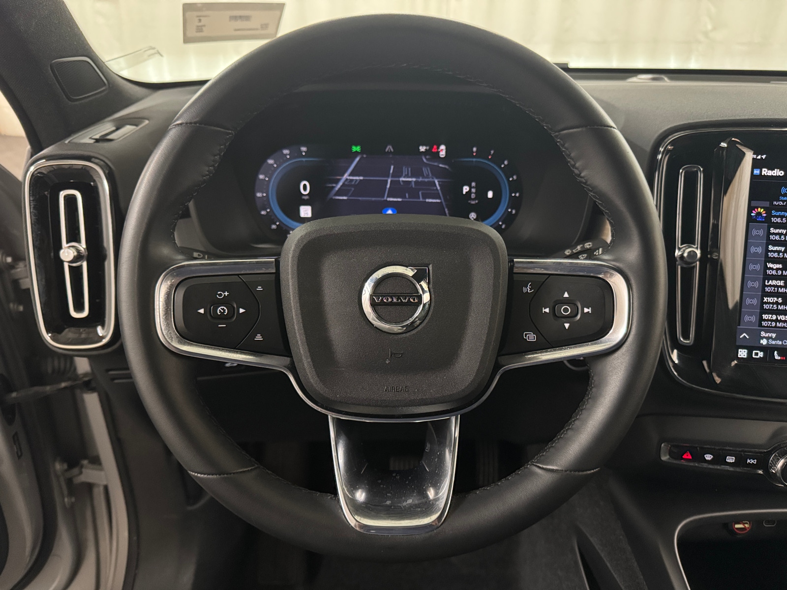 Thumbnail: 2024 Volvo XC40 - 5